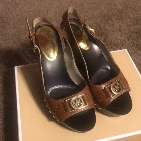 Sandal - Picture 1 of 2